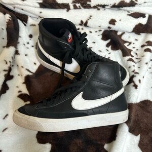 Gently Used Nike High Tops - Size 4.5 (Black)